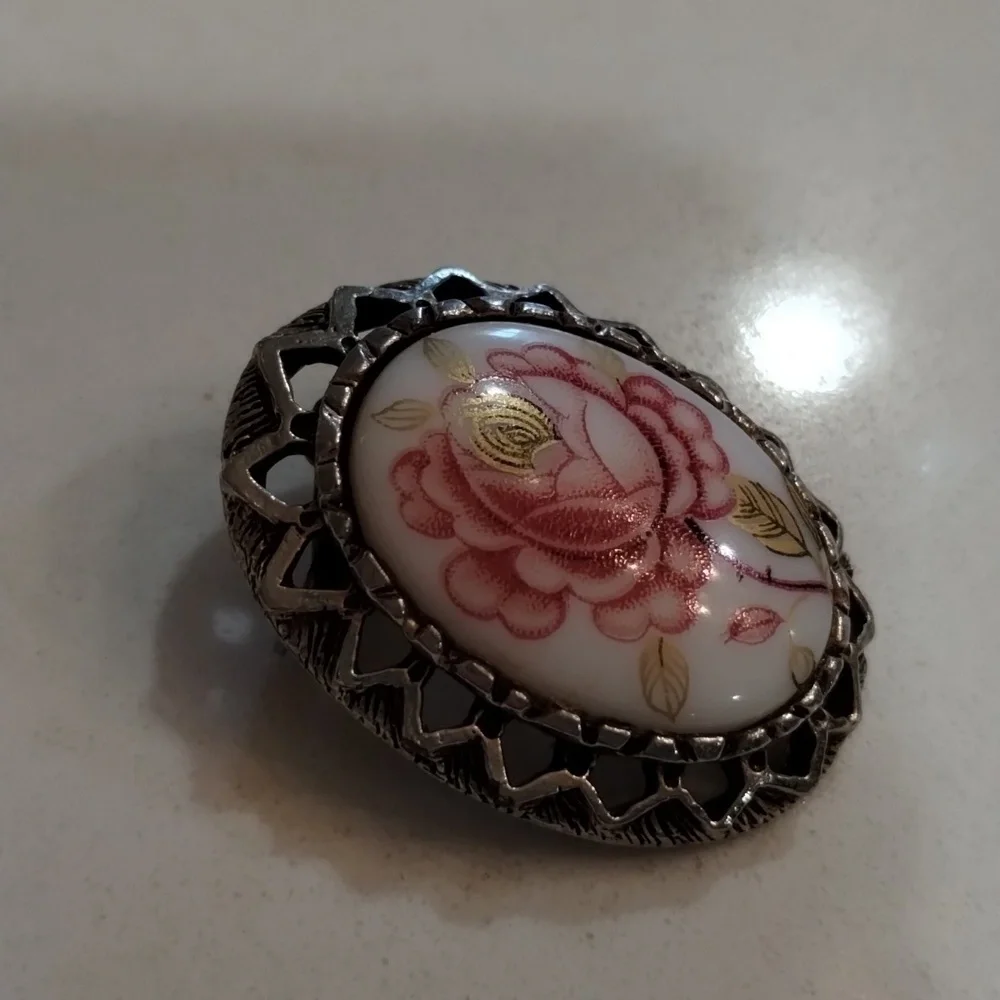 Hand painted pink rose floral brooch silver base pin back cameo vintage - Picture 3 of 6